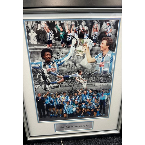 46 - ' FA Cup Winners 1987' picture with original signatures from players