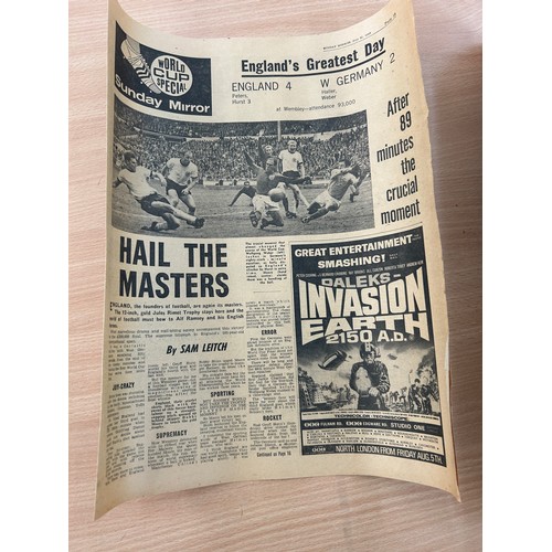 73 - World cup 1966 England v Germany evening standard newspaper, 1966 World Cup official programme