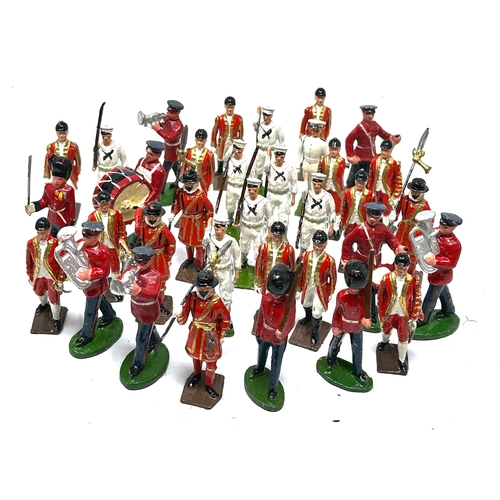 472 - Large collection of vintage lead soldiers etc includes britains