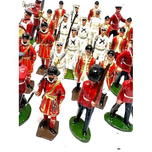 472 - Large collection of vintage lead soldiers etc includes britains