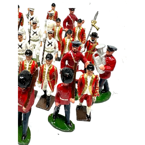 472 - Large collection of vintage lead soldiers etc includes britains