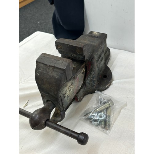 99C - Large bench vice Record number 83