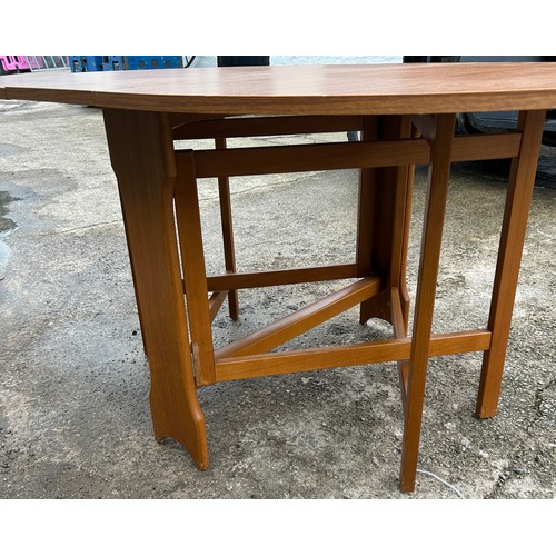 422 - Drop leaf table, approximate measurements Height 29 inches, Width 58 inches, Depth 42 inches