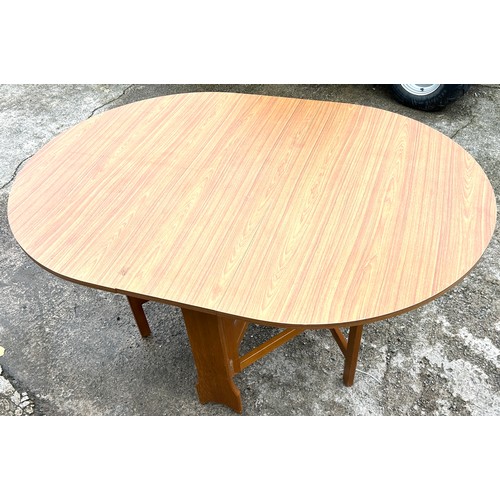 422 - Drop leaf table, approximate measurements Height 29 inches, Width 58 inches, Depth 42 inches