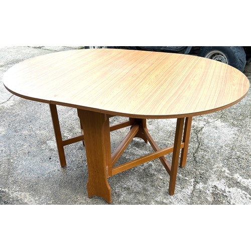 422 - Drop leaf table, approximate measurements Height 29 inches, Width 58 inches, Depth 42 inches