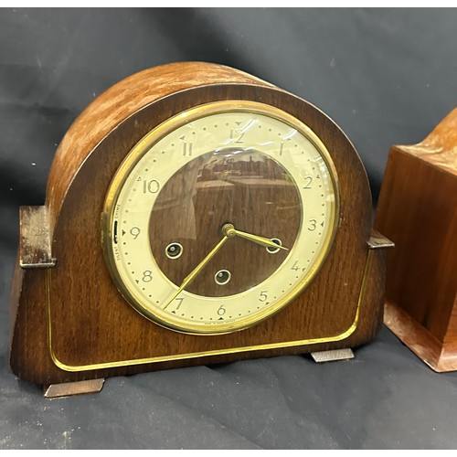 24 - Two vintage mantle clocks