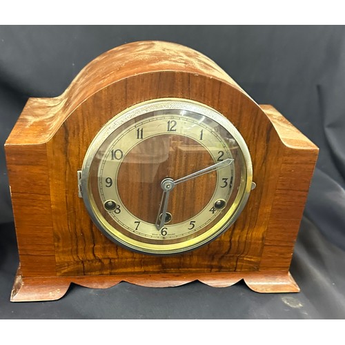 24 - Two vintage mantle clocks