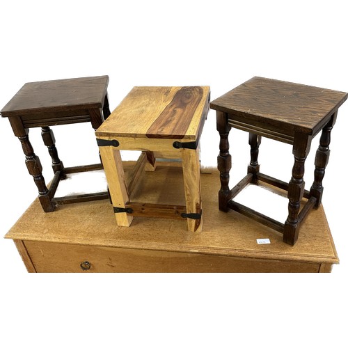 400 - 3 small wooden tables