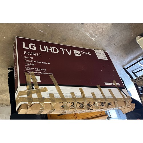 425 - LG UHD TV 60