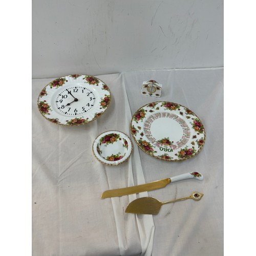 80 - 5 pieces of Royal Albert country rose