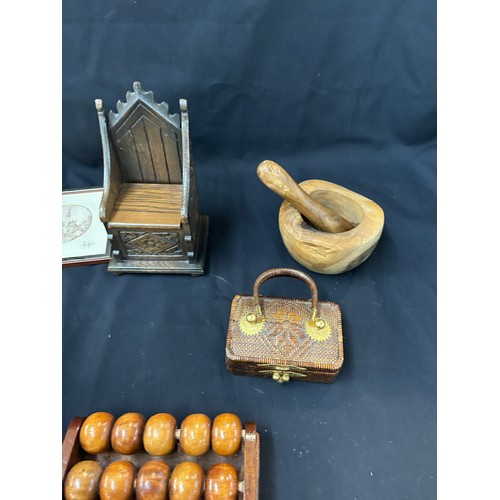 101 - Selection of wooden items to include a pestle and mortar etc