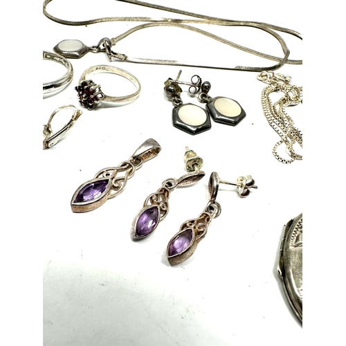 260 - selection of silver jewellery inc earrings rings pendant necklaces etc weight 43g