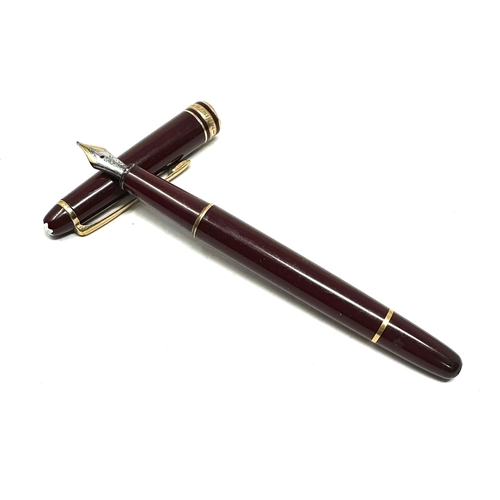 461 - Montblanc Meisterstuck Burgundy 4810 14k Fountain Pen -