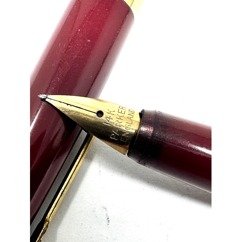 465 - Vintage burgundy 14ct gold nib Parker  fountain pen