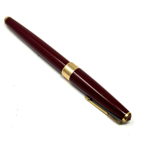 465 - Vintage burgundy 14ct gold nib Parker  fountain pen