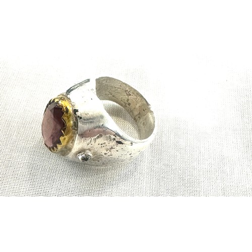 492 - Silver ring set with amethyst stones, ring size S, approximate overall weight 19.7g