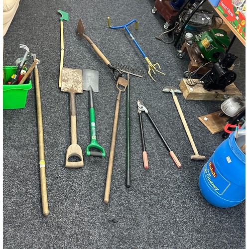 100C - Large selection of assorted tools includes garden tools etc