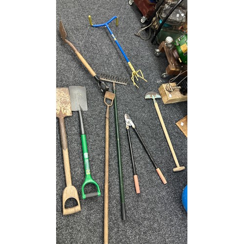 100C - Large selection of assorted tools includes garden tools etc