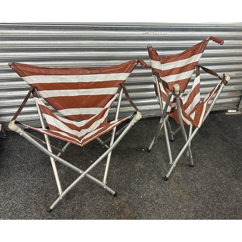 371A - 2 Vintage deck chairs