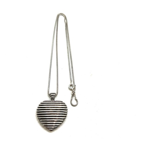 519 - Silver love heart necklace