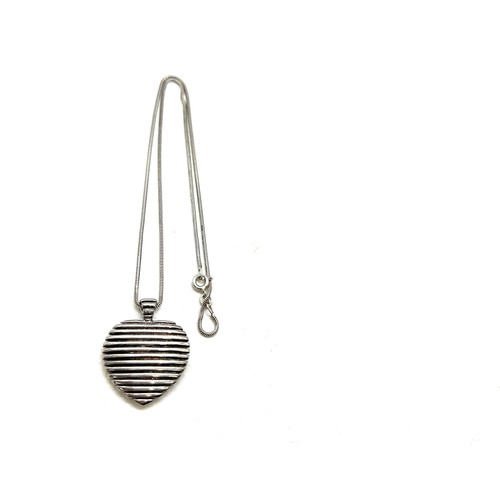 519 - Silver love heart necklace