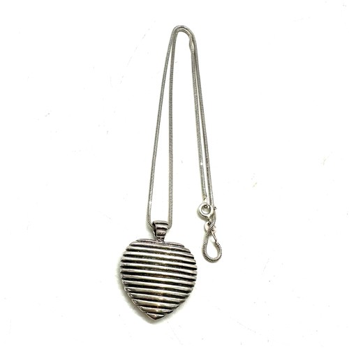 519 - Silver love heart necklace