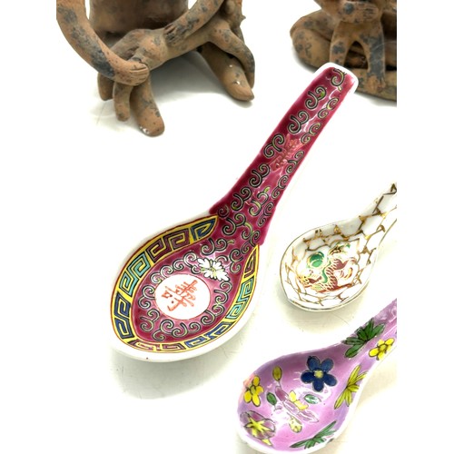 473 - Selection of oriental pottery includes Soup spoons and figures