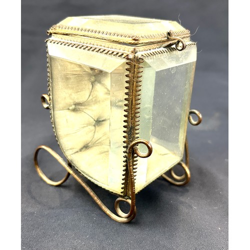 529 - Novelty carriage jewellery display cabinet