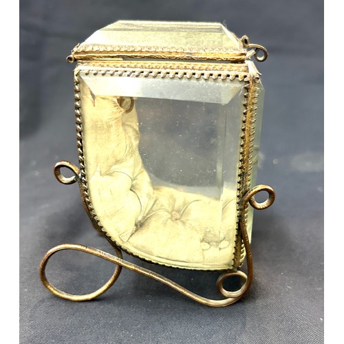 529 - Novelty carriage jewellery display cabinet