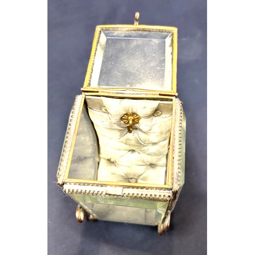 529 - Novelty carriage jewellery display cabinet