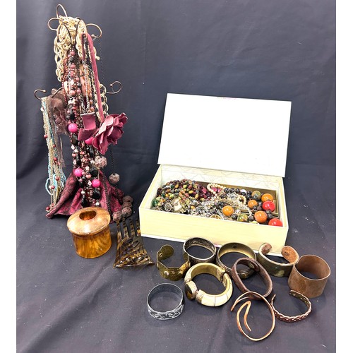 528 - Large selection of costume jewellery