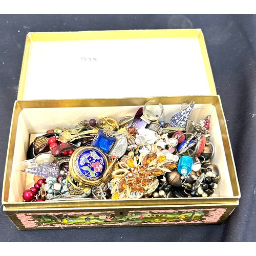 528 - Large selection of costume jewellery