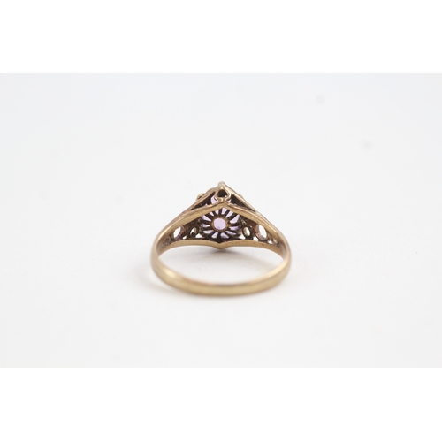 96 - 9ct gold claw set oval cut amethyst dress ring (2.1g)