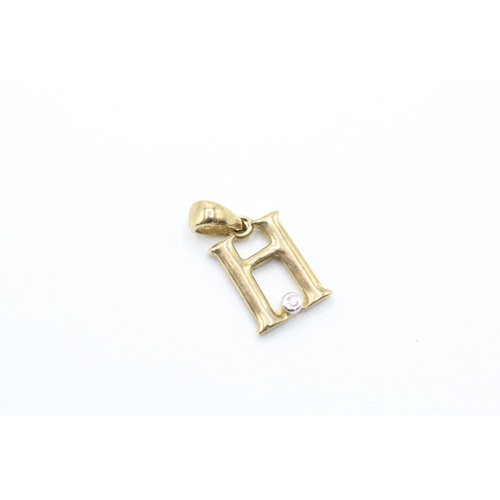 98 - 9ct gold cubic zirconia initial pendant (0.7g)