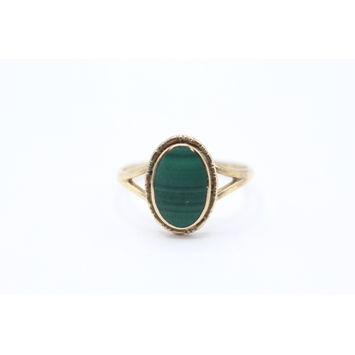 103 - 9ct gold vintage cabochon cut malachite solitaire dress ring (1.8g)