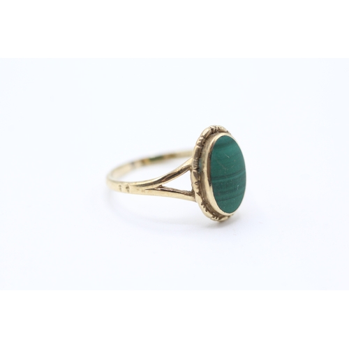 103 - 9ct gold vintage cabochon cut malachite solitaire dress ring (1.8g)