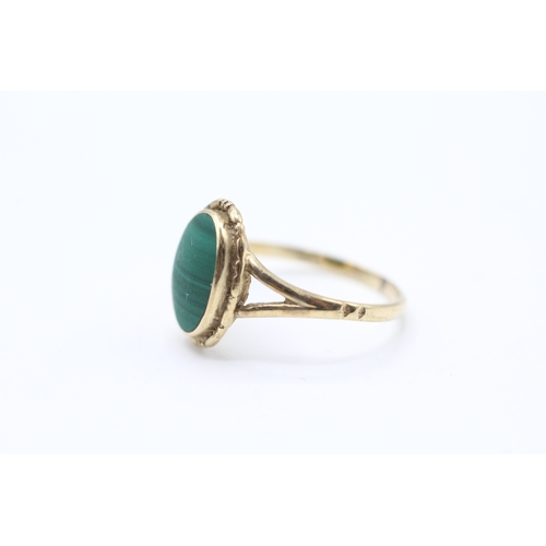 103 - 9ct gold vintage cabochon cut malachite solitaire dress ring (1.8g)