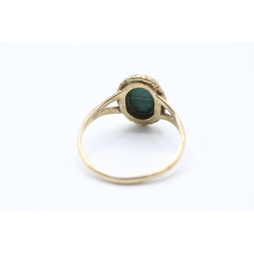 103 - 9ct gold vintage cabochon cut malachite solitaire dress ring (1.8g)