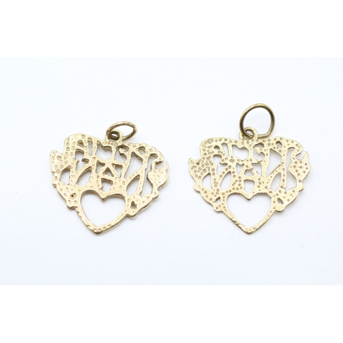 104 - 9ct gold set of two special nana pendants (1.1g)