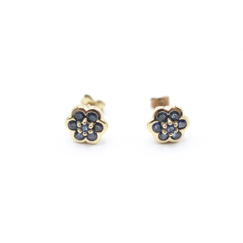 105 - 9ct gold sapphire floral cluster stud earrings and necklace set (2.8g)