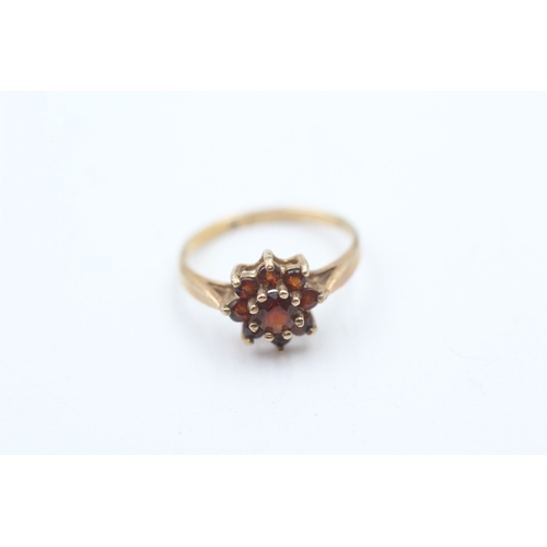 115 - 9ct gold garnet halo ring (1.3g)