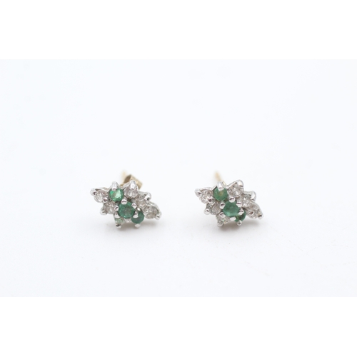 117 - 9ct gold emerald and paste halo stud earrings (0.7g)