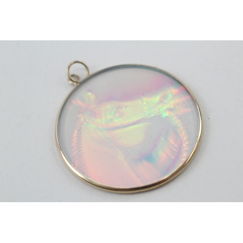 120 - 9ct gold horse hologram pendant (6.9g)