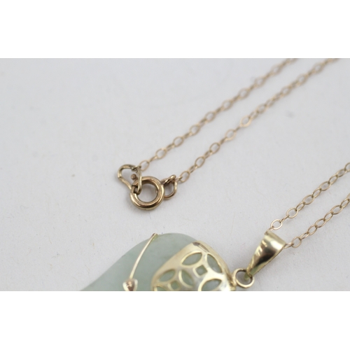 121 - 9ct gold jade elephant pendant and chain (3.9g)