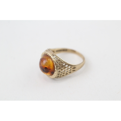 122 - 9ct gold amber cabochon ring (2g)