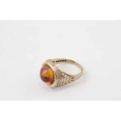 122 - 9ct gold amber cabochon ring (2g)