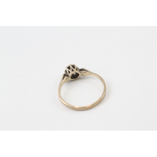 124 - 9ct gold diamond ring (1.3g)