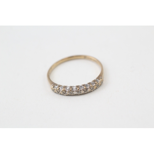 125 - 9ct gold diamond single row ring (1.2g)