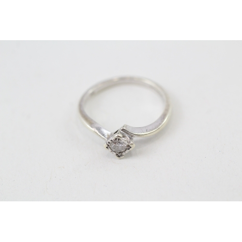 130 - 9ct gold diamond set ring (1.7g)