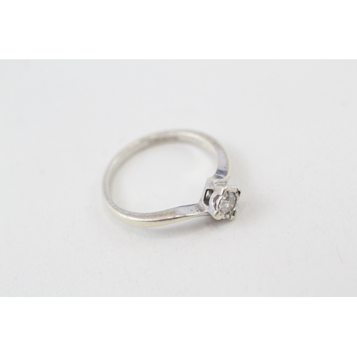 130 - 9ct gold diamond set ring (1.7g)